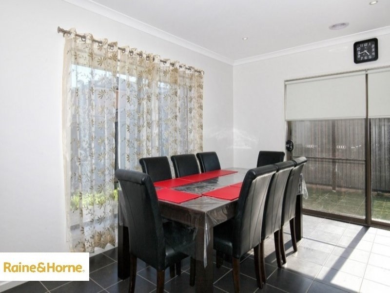 8 Faith Rd, Craigieburn VIC 3064