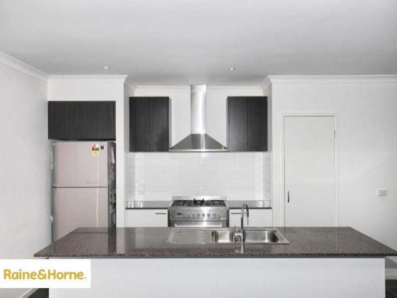 8 Faith Rd, Craigieburn VIC 3064