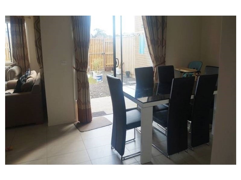 73 Sahi Cres, Roxburgh Park VIC 3064