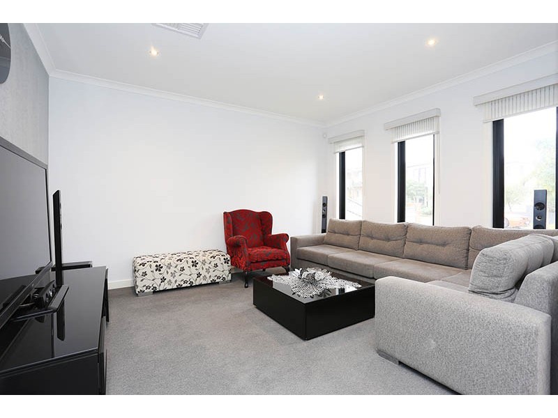 6 Watersedge Way, Roxburgh Park VIC 3064