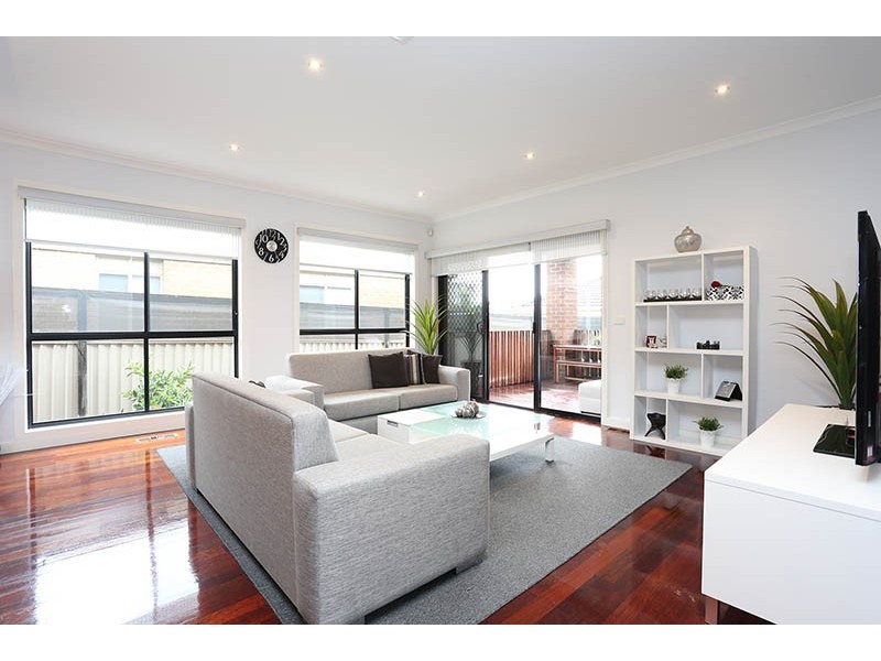 6 Watersedge Way, Roxburgh Park VIC 3064