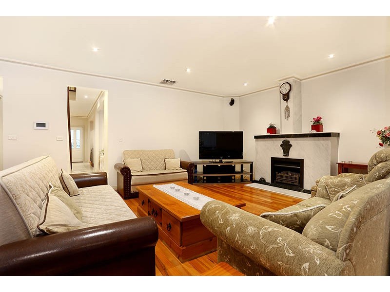 33 Douglas Mawson Drive, Roxburgh Park VIC 3064