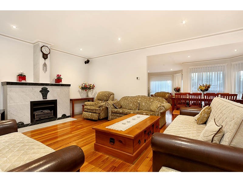 33 Douglas Mawson Drive, Roxburgh Park VIC 3064