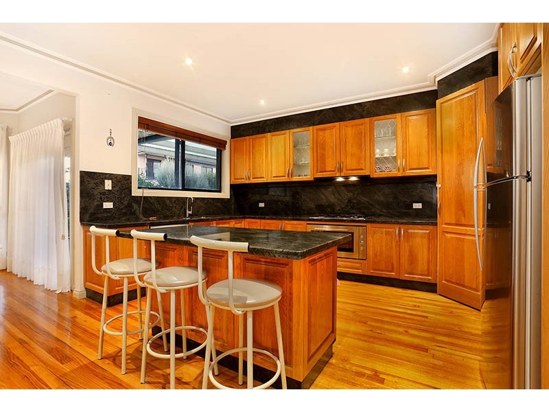 33 Douglas Mawson Drive, Roxburgh Park VIC 3064