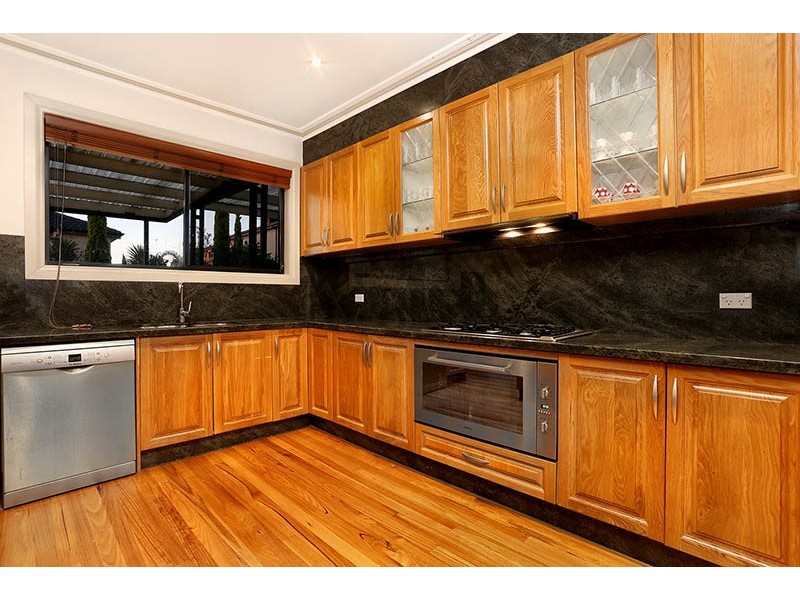 33 Douglas Mawson Drive, Roxburgh Park VIC 3064