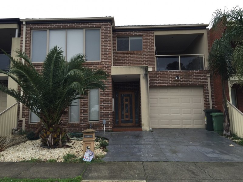 8 Sandover Drive, Roxburgh Park VIC 3064
