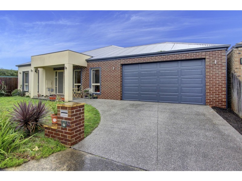 13 Dunferline Crescent, Cranbourne VIC 3977