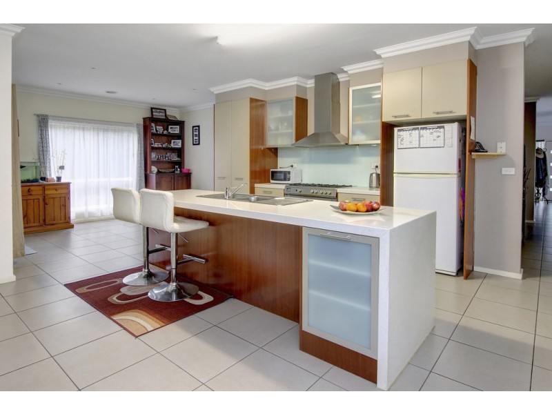 13 Dunferline Crescent, Cranbourne VIC 3977