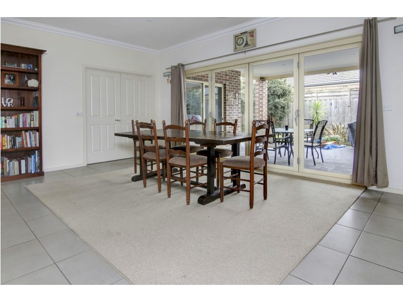 13 Dunferline Crescent, Cranbourne VIC 3977