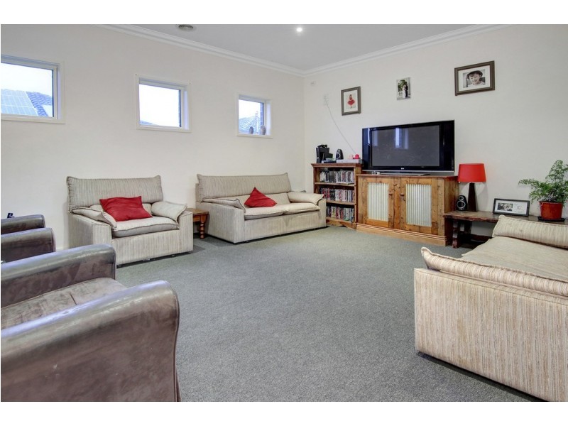 13 Dunferline Crescent, Cranbourne VIC 3977