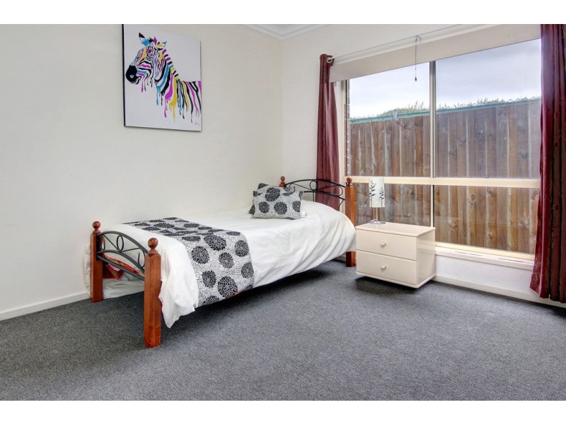 13 Dunferline Crescent, Cranbourne VIC 3977