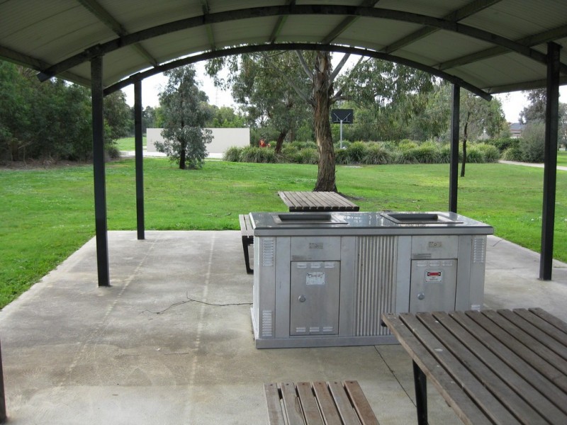 13 Dunferline Crescent, Cranbourne VIC 3977