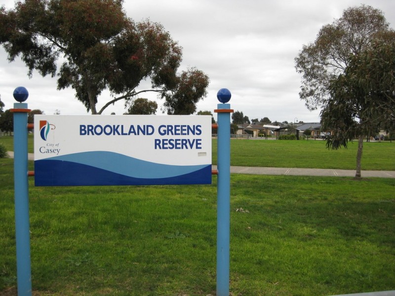 13 Dunferline Crescent, Cranbourne VIC 3977