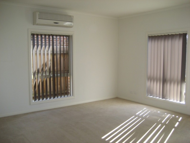 2/27 Cricklewood Avenue, Frankston VIC 3199