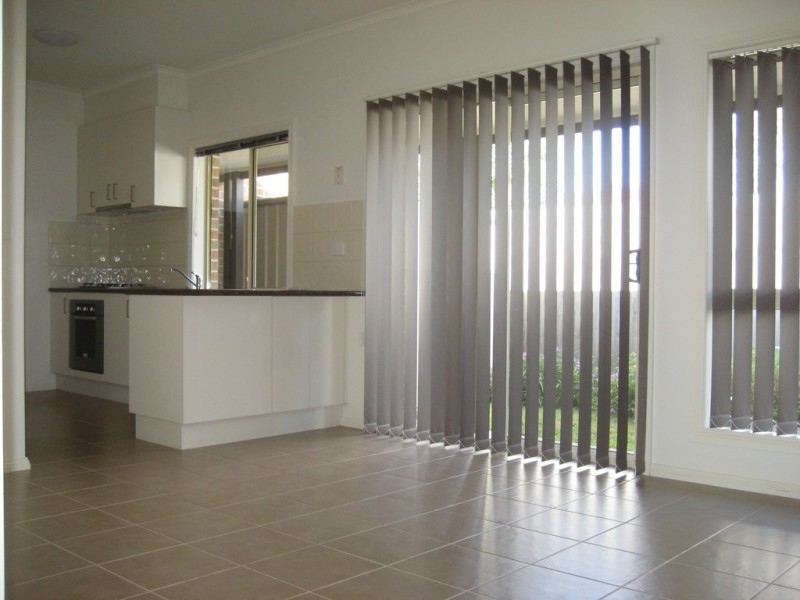 2/27 Cricklewood Avenue, Frankston VIC 3199