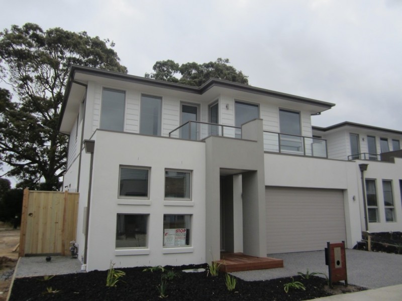 11 Augusta Crescent, Frankston VIC 3199