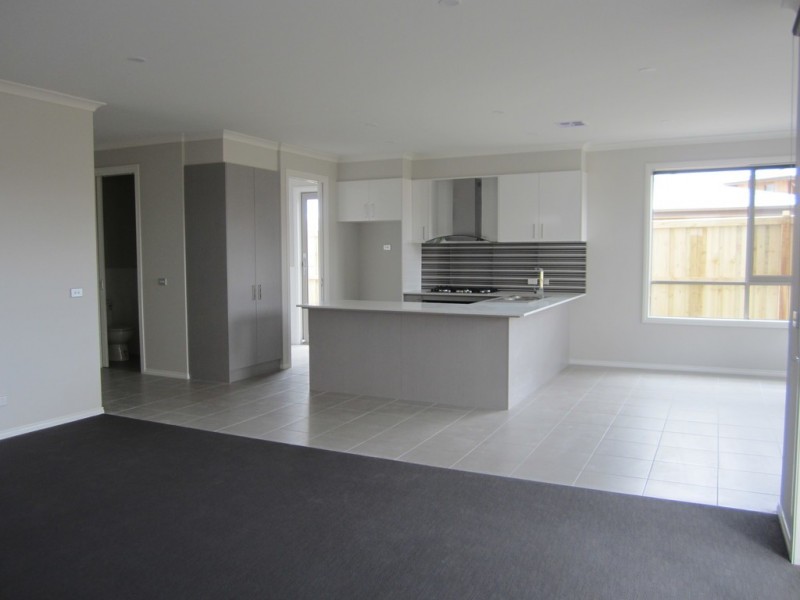 11 Augusta Crescent, Frankston VIC 3199