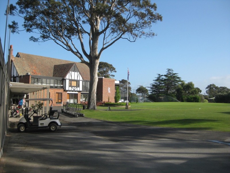 11 Augusta Crescent, Frankston VIC 3199