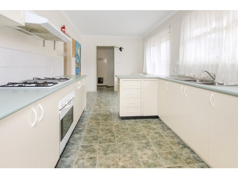 8 Plantation Avenue, Frankston North VIC 3200