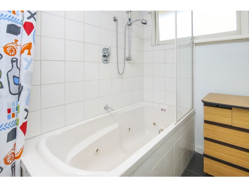 8 Plantation Avenue, Frankston North VIC 3200