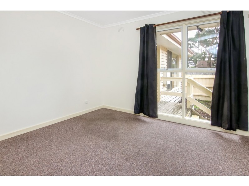 8 Plantation Avenue, Frankston North VIC 3200