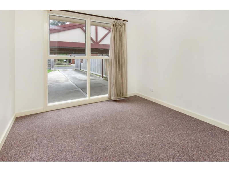 8 Plantation Avenue, Frankston North VIC 3200