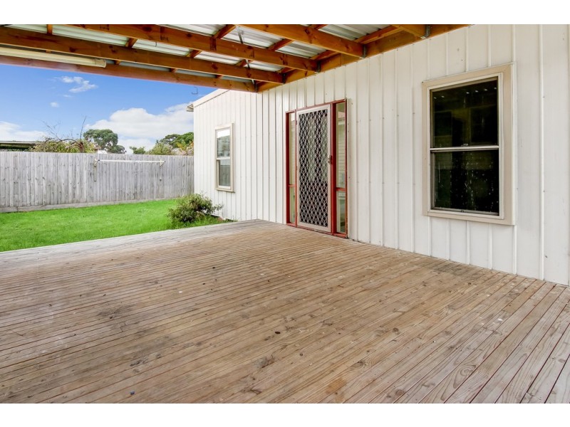 8 Plantation Avenue, Frankston North VIC 3200