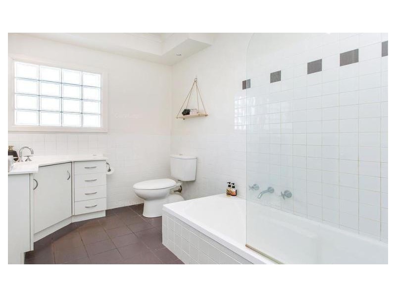 18 Bainbridge Avenue, Seaford VIC 3198