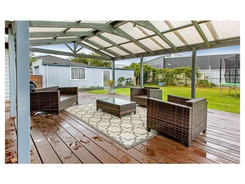 18 Bainbridge Avenue, Seaford VIC 3198