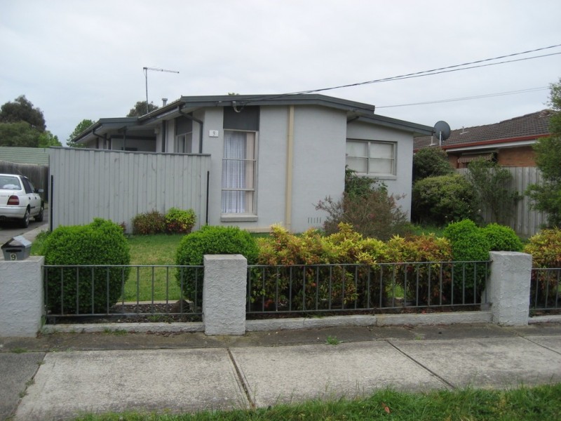 9 Silver Avenue, Frankston North VIC 3200