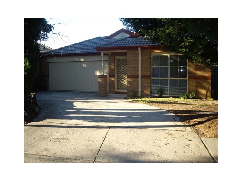 8 Wingham Court, Frankston VIC 3199