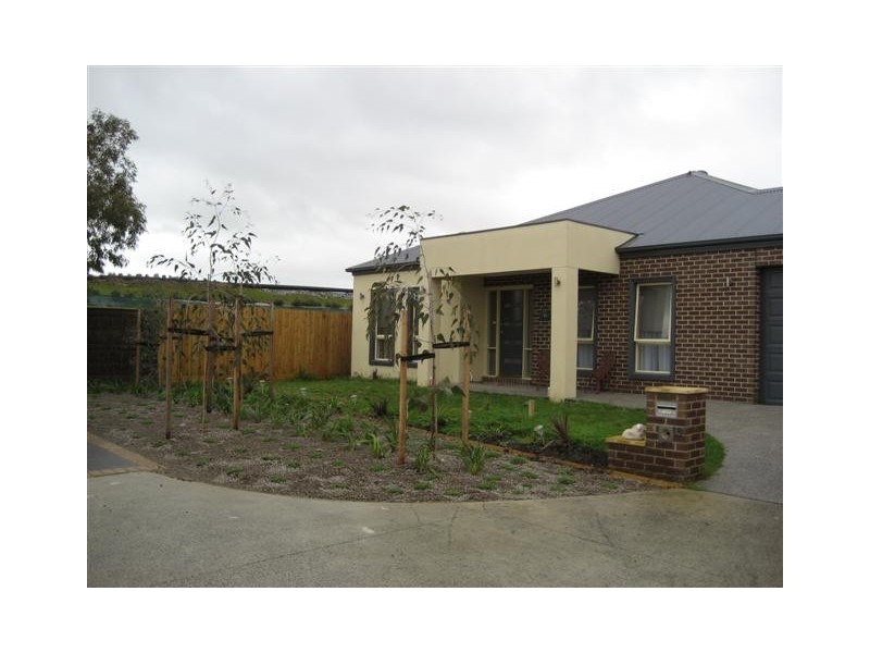 13 Dunferline Crescent, Cranbourne VIC 3977