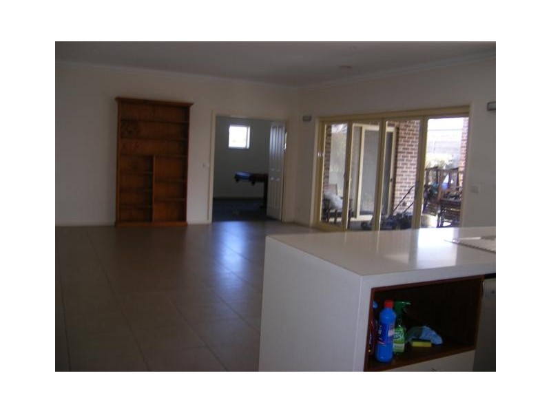 13 Dunferline Crescent, Cranbourne VIC 3977
