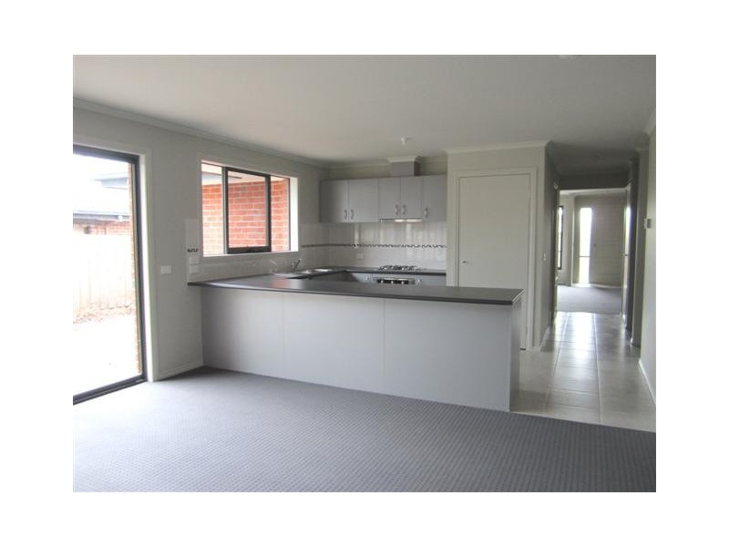 48 Cockatoo Drive, Carrum Downs VIC 3201