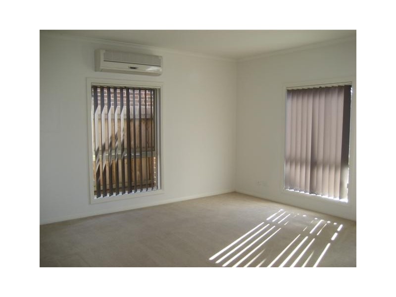 2/27 Cricklewood Avenue, Frankston VIC 3199