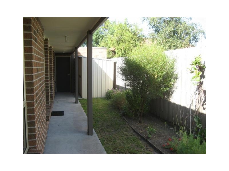 2/27 Cricklewood Avenue, Frankston VIC 3199