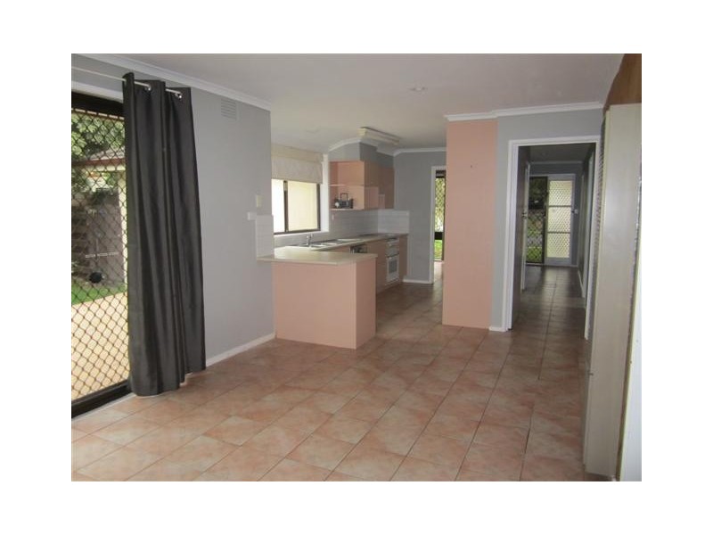11 Benanee Drive, Frankston VIC 3199