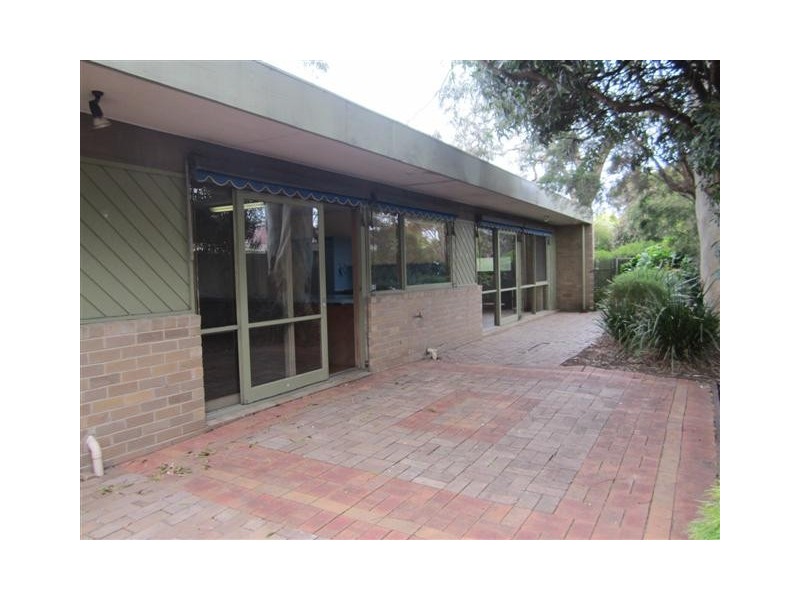 2 Saxonwood Court, Frankston VIC 3199