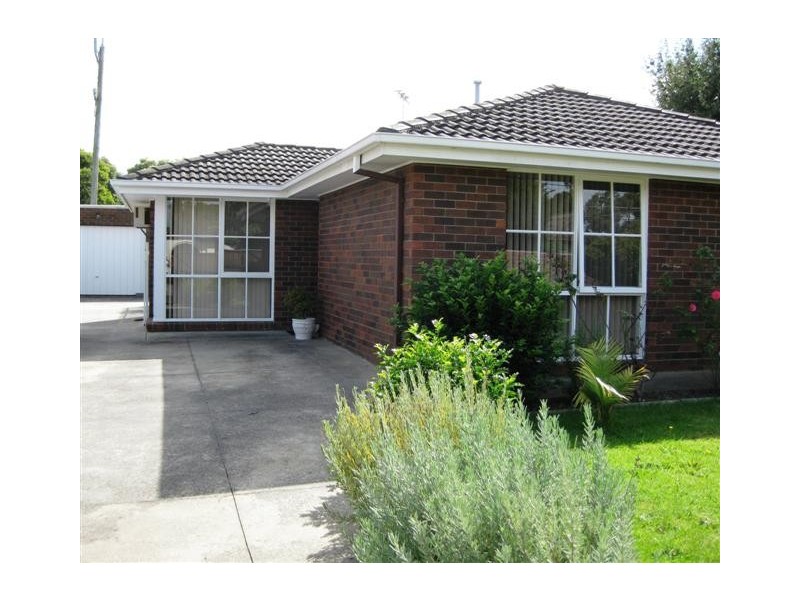82 Silvertop Crescent, Frankston North VIC 3200