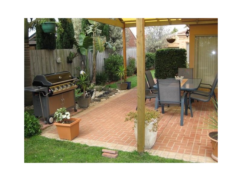 6 Opal Court, Skye VIC 3977
