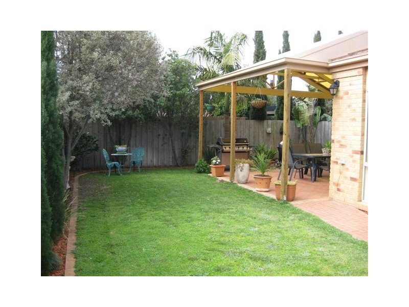 6 Opal Court, Skye VIC 3977