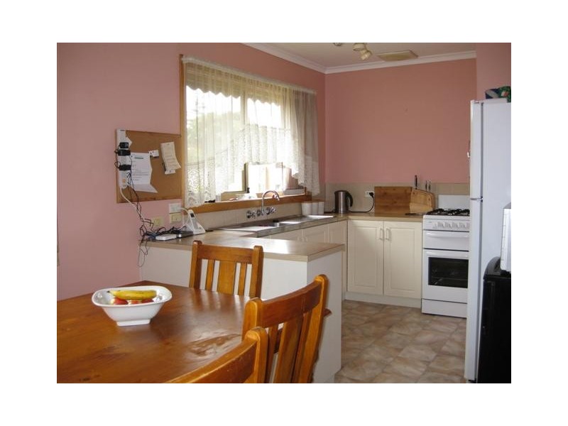 1 Sussex Crescent, Seaford VIC 3198