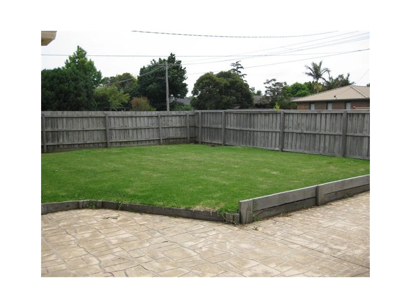 1 Sussex Crescent, Seaford VIC 3198