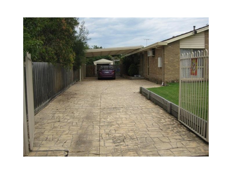 1 Sussex Crescent, Seaford VIC 3198