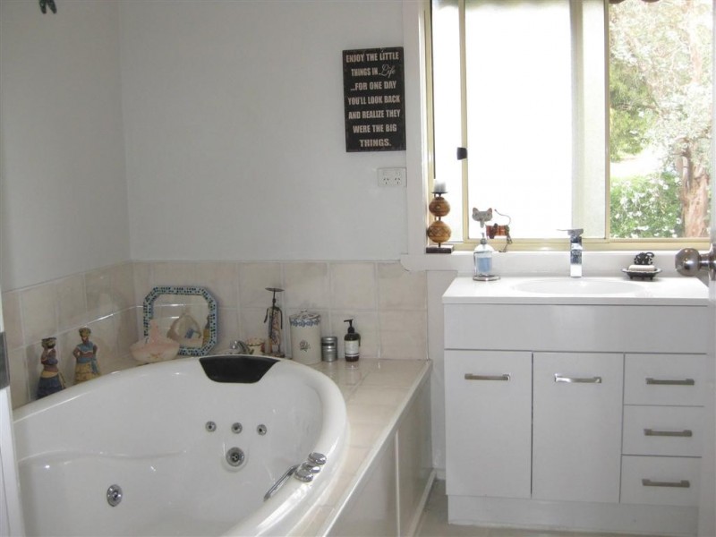 16 Roslyn Street, Somerville VIC 3912