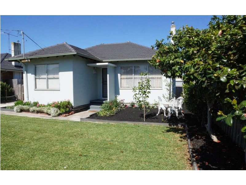 2 Forest Drive, Frankston North VIC 3200