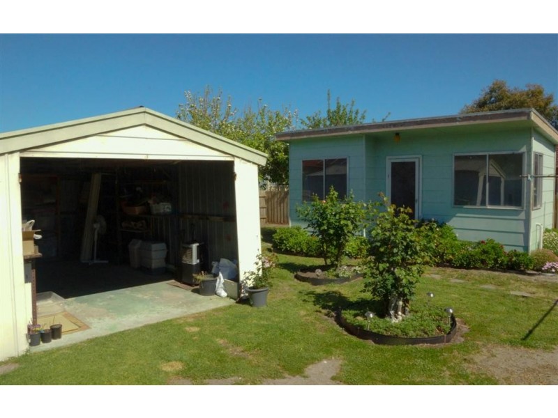 2 Forest Drive, Frankston North VIC 3200