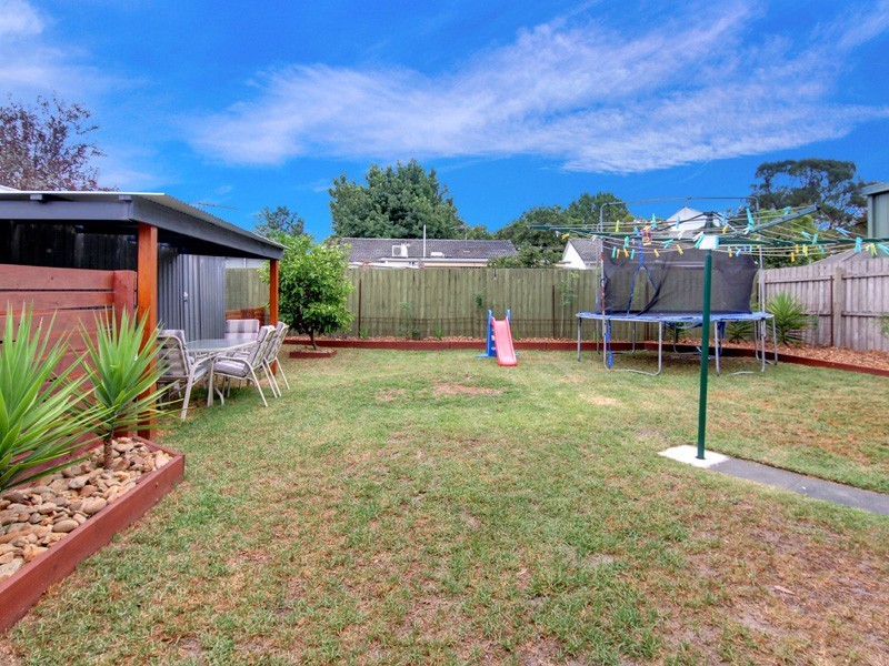 17 Lambert Street, Frankston North VIC 3200