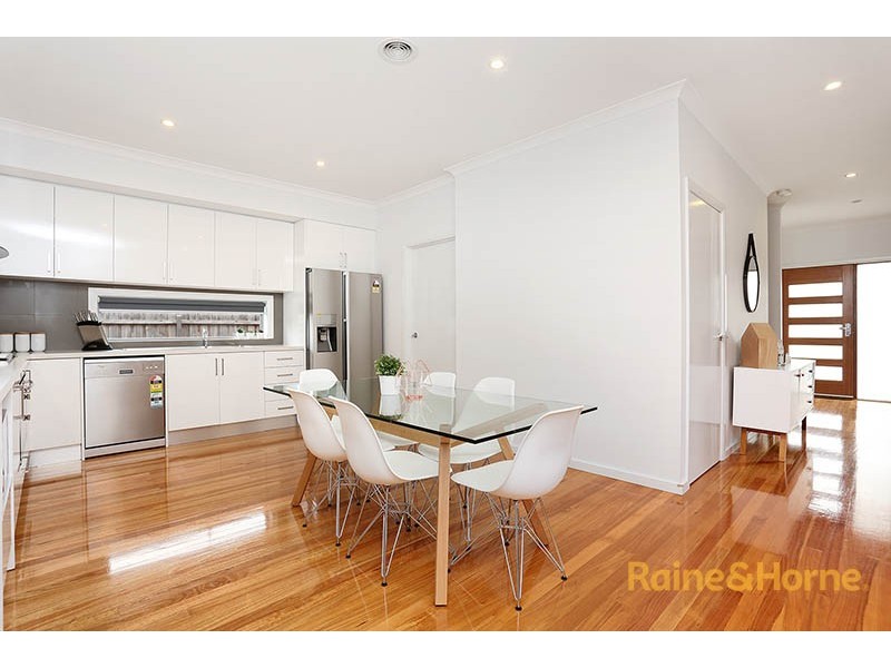 1/112 Cardinal Road, Glenroy VIC 3046