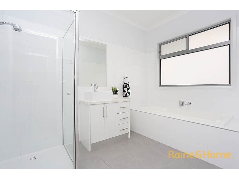 1/112 Cardinal Road, Glenroy VIC 3046